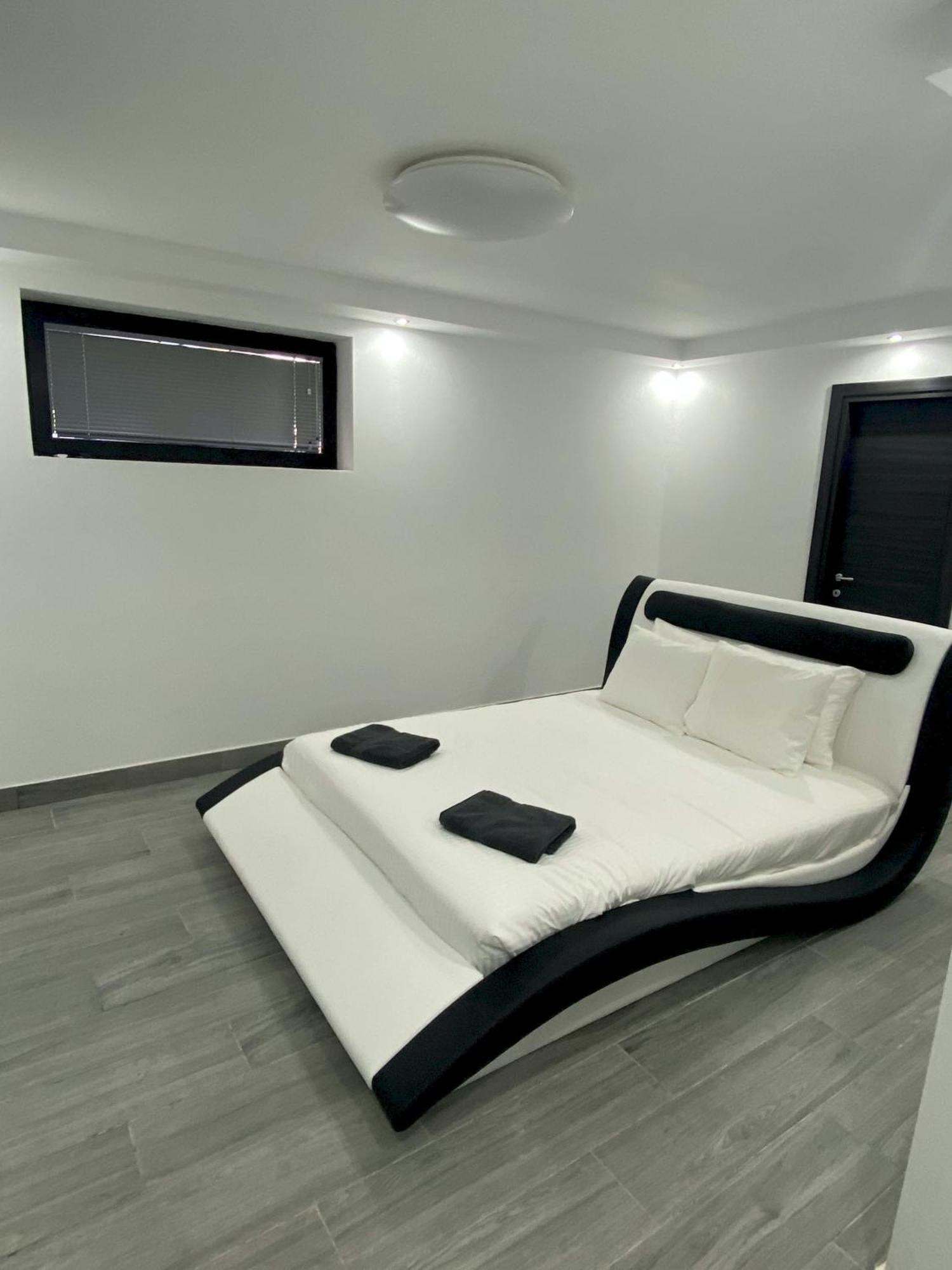 Villa Poseidon Corralejo With Private Heated Pool, Sauna And Stunning Volcano Views By Amazzzing Travel エクステリア 写真