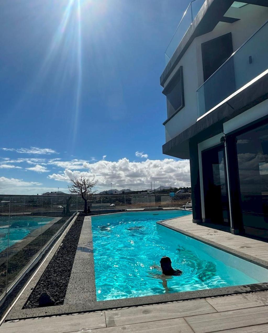 Villa Poseidon Corralejo With Private Heated Pool, Sauna And Stunning Volcano Views By Amazzzing Travel エクステリア 写真