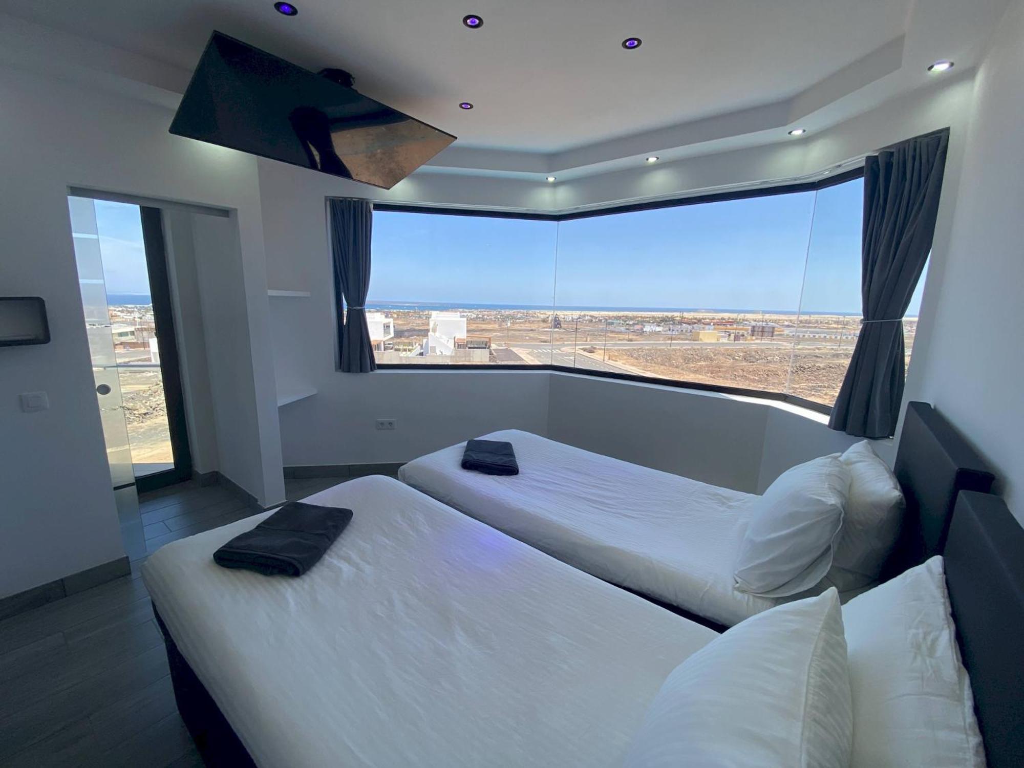 Villa Poseidon Corralejo With Private Heated Pool, Sauna And Stunning Volcano Views By Amazzzing Travel エクステリア 写真